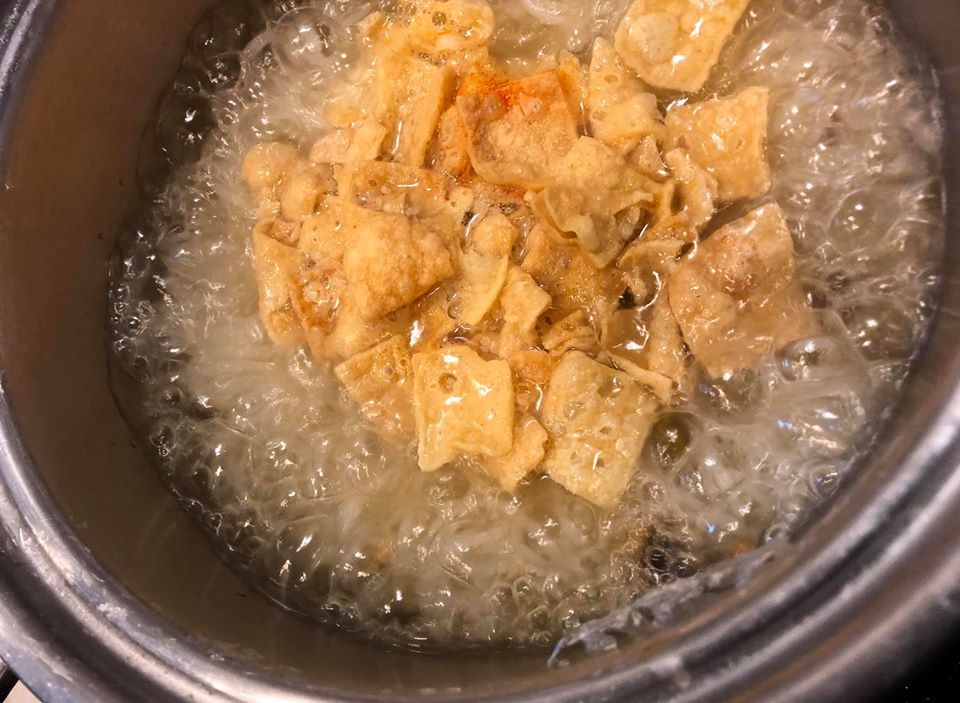 タニシ汁ビーフンのレトルトのラーメンを食べてみました。