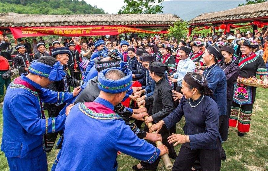 歌好きで住んでいる村は「歌の海」と称えられている壮族(チワン族)(李さん特別編)