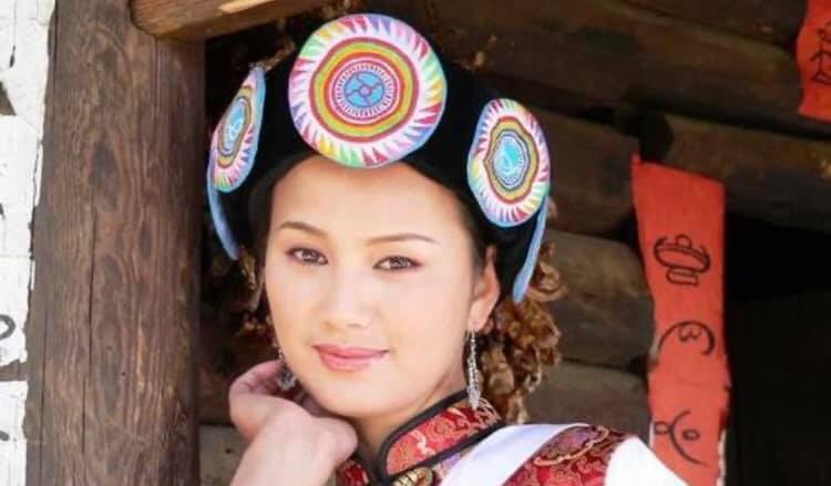 普段は農民として働き、住民の依頼を受けた時にトンパの活動を行うナシ族(李さん特別編)