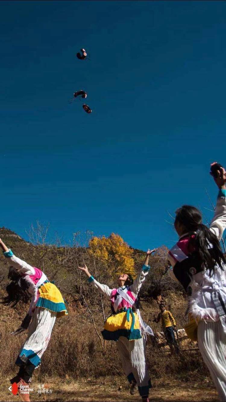 普段は農民として働き、住民の依頼を受けた時にトンパの活動を行うナシ族(李さん特別編)