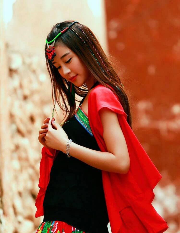 普段は農民として働き、住民の依頼を受けた時にトンパの活動を行うナシ族(李さん特別編)