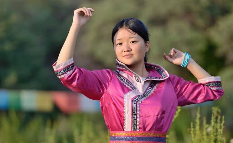 中国北西部・甘粛省の粛南ユグル族自治県を中心に生活している裕固族(以下、ユグル族)(何さん特別編)