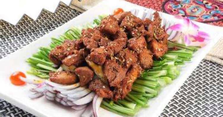 中国北西部・甘粛省の粛南ユグル族自治県を中心に生活している裕固族(以下、ユグル族)(何さん特別編)