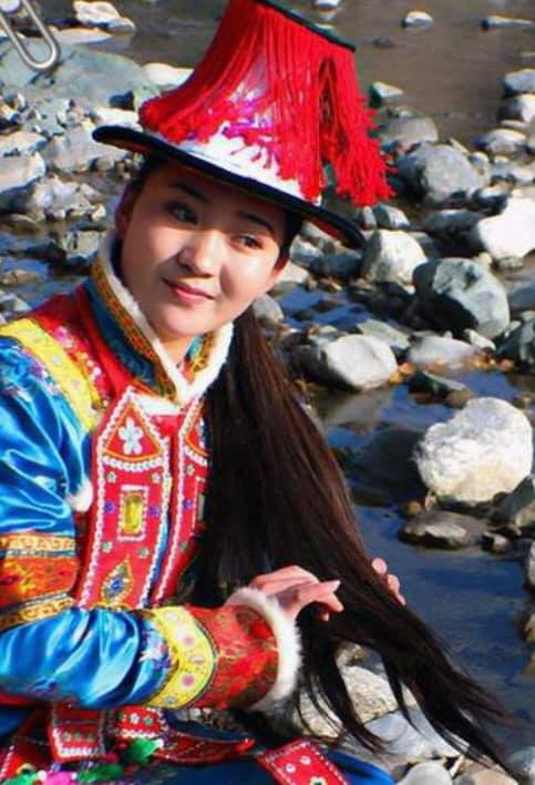 中国北西部・甘粛省の粛南ユグル族自治県を中心に生活している裕固族(以下、ユグル族)(何さん特別編)