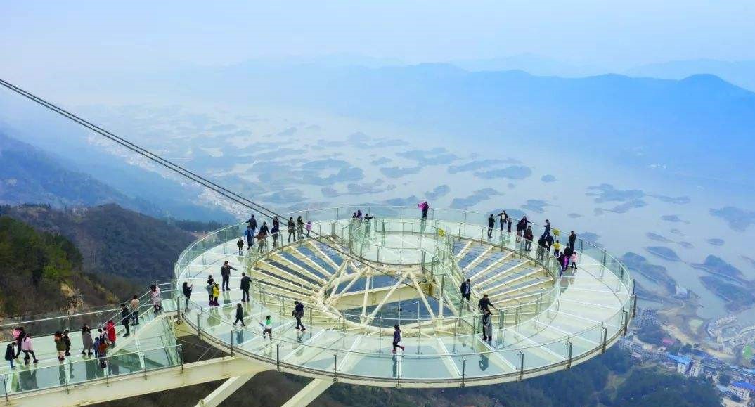 「世界最大級のガラス底展望ディスク」として有名な仙島湖游遊覧と天空之城(李さん特別編)