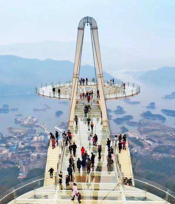 「世界最大級のガラス底展望ディスク」として有名な仙島湖游遊覧と天空之城(李さん特別編)