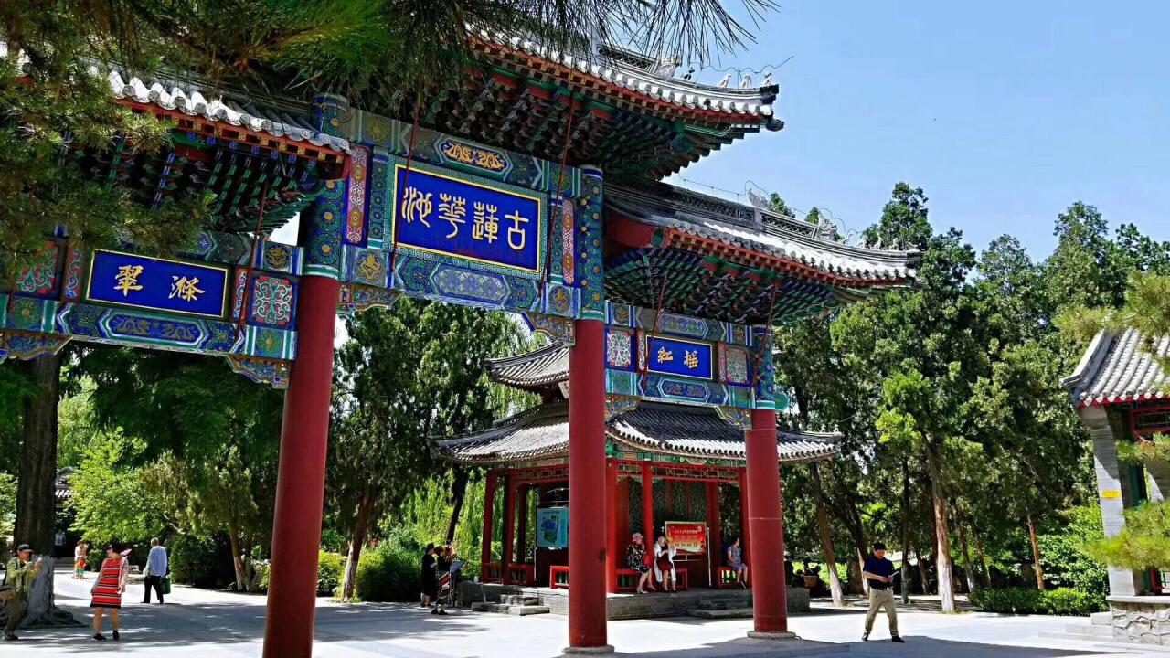 蓮が一面に生い茂る池の風景がとても美しい、河北省保定市にある古蓮花池景区(金さん特別編)