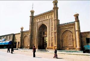 異国情緒たっぷりの街並みでウイグルの商店街が広がっている霍坦にある和田国際歩行街(何さん特別編)