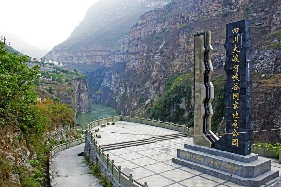 一年中花が咲き、「世間で最も魅力的な天然公園」と称される、四川省の大渡河大峡谷(文さん特別編)