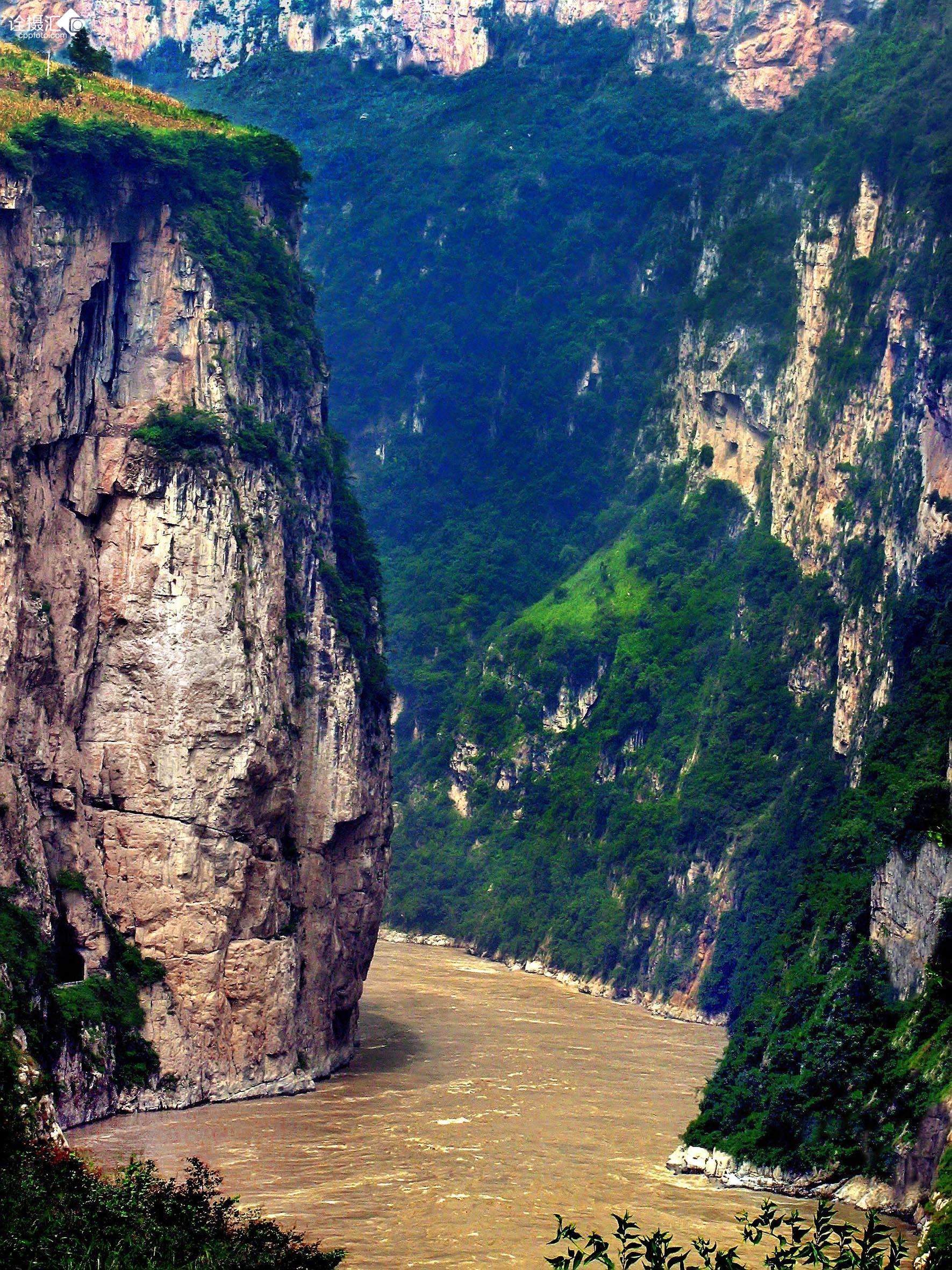 一年中花が咲き、「世間で最も魅力的な天然公園」と称される、四川省の大渡河大峡谷(文さん特別編)