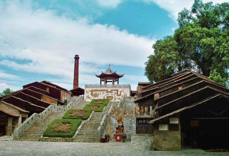 陶器の故郷といわれる佛山市の代表的な陶磁器工場の竃がある南風古竃(羅さん特別編)