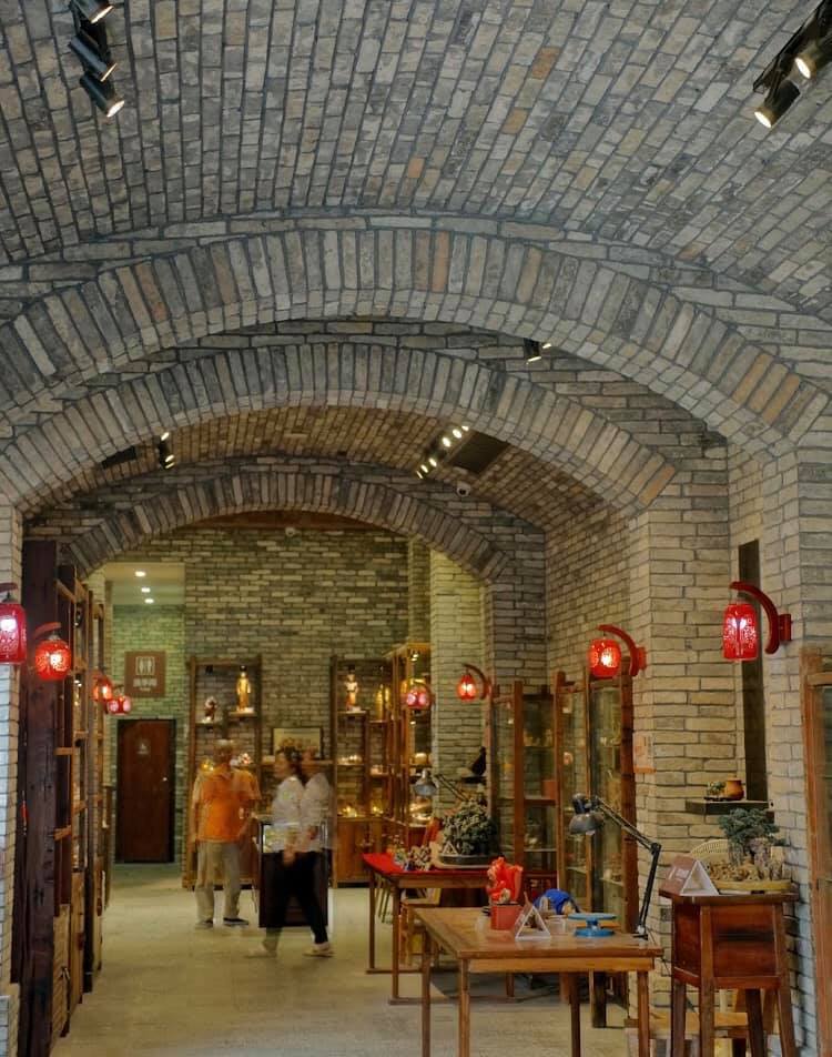 陶器の故郷といわれる佛山市の代表的な陶磁器工場の竃がある南風古竃(羅さん特別編)