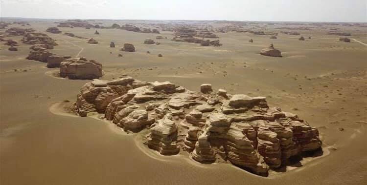 敦煌鬼城と呼ばれ、クムタグ砂漠にあるジオパーク、敦煌ヤルダン国家地質公園(何さん特別編)