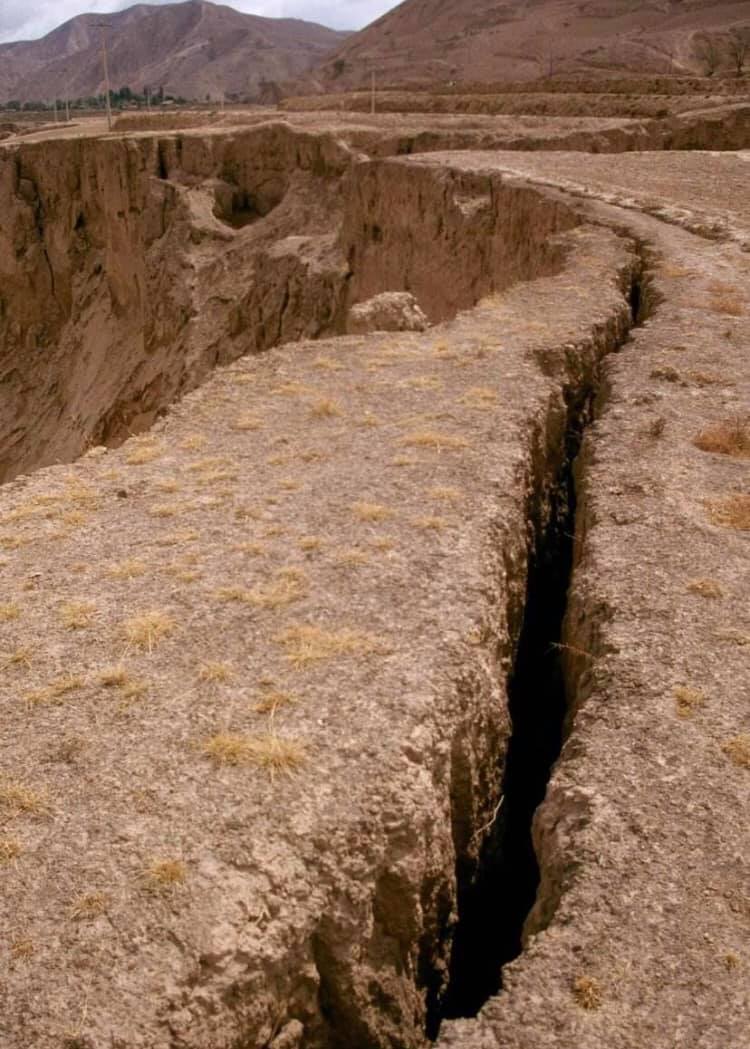 敦煌鬼城と呼ばれ、クムタグ砂漠にあるジオパーク、敦煌ヤルダン国家地質公園(何さん特別編)