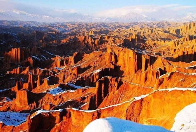 敦煌鬼城と呼ばれ、クムタグ砂漠にあるジオパーク、敦煌ヤルダン国家地質公園(何さん特別編)