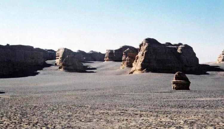 敦煌鬼城と呼ばれ、クムタグ砂漠にあるジオパーク、敦煌ヤルダン国家地質公園(何さん特別編)