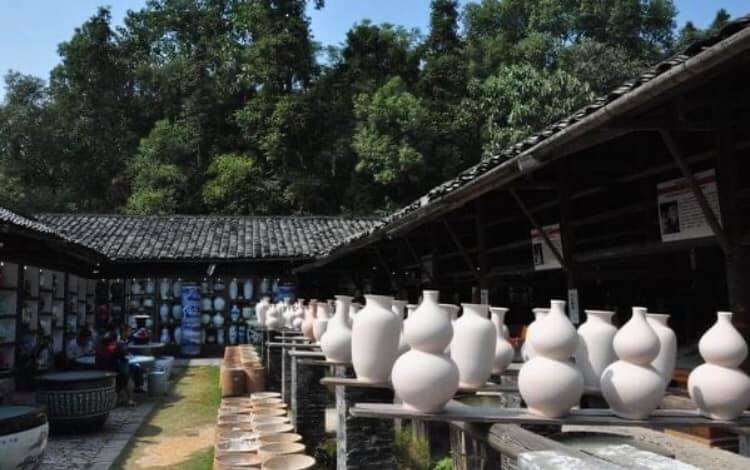 古くから現在に至るまで多くの人を魅了している陶磁器の元祖ともいえる景徳鎮(羅さん特別編)