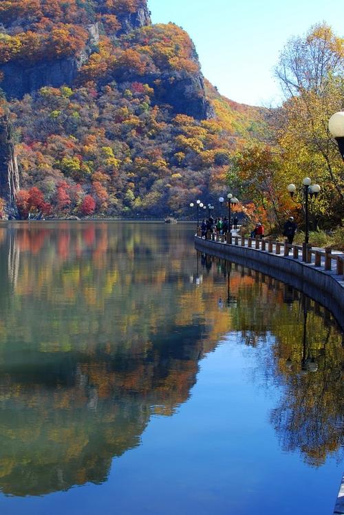 「紅葉の故郷」と呼ばれるほど紅葉が有名な本渓満族自治県(金さん特別編)