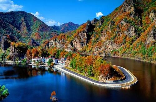 「紅葉の故郷」と呼ばれるほど紅葉が有名な本渓満族自治県(金さん特別編)