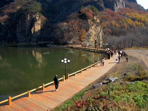 「紅葉の故郷」と呼ばれるほど紅葉が有名な本渓満族自治県(金さん特別編)