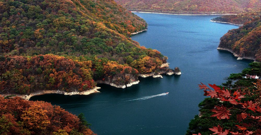 「紅葉の故郷」と呼ばれるほど紅葉が有名な本渓満族自治県(金さん特別編)